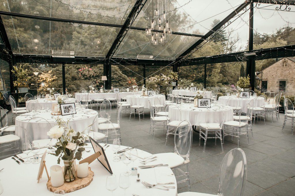 Mariage rock et élégant dans une orangerie