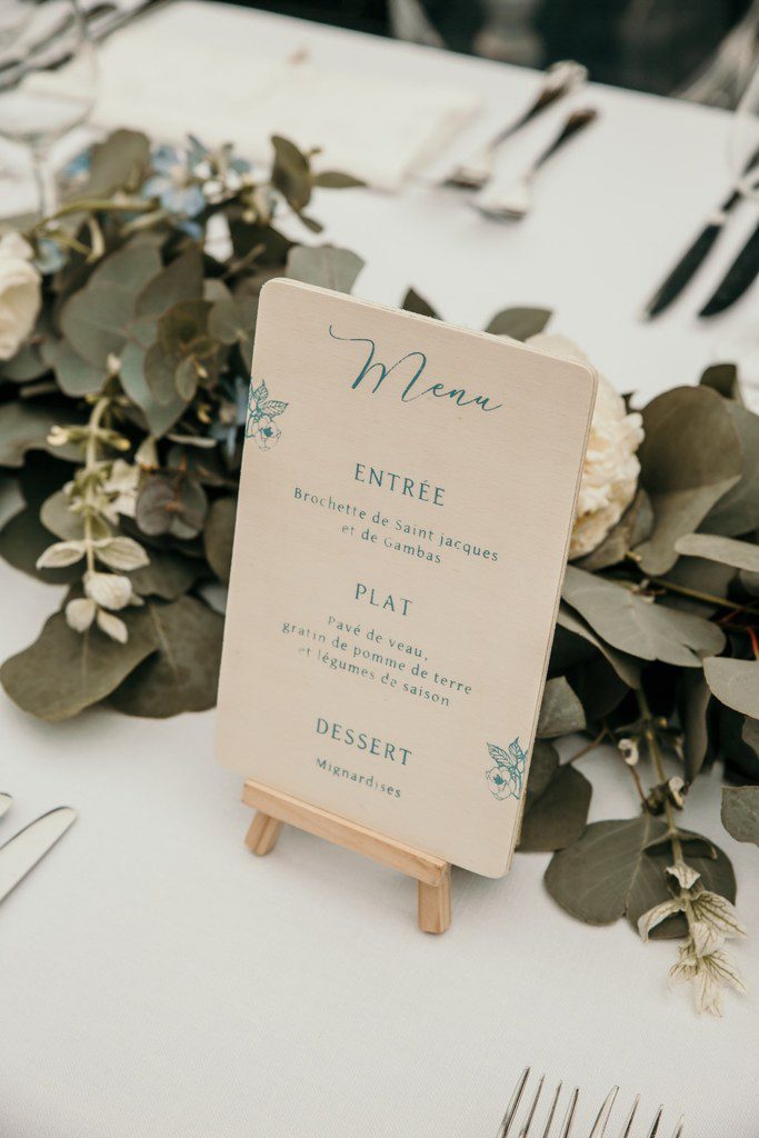 Menu en bois table mariage