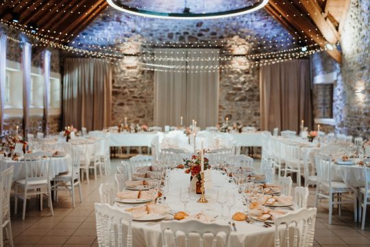 Scénographe de mariage vs wedding planner : quelles différences ?
