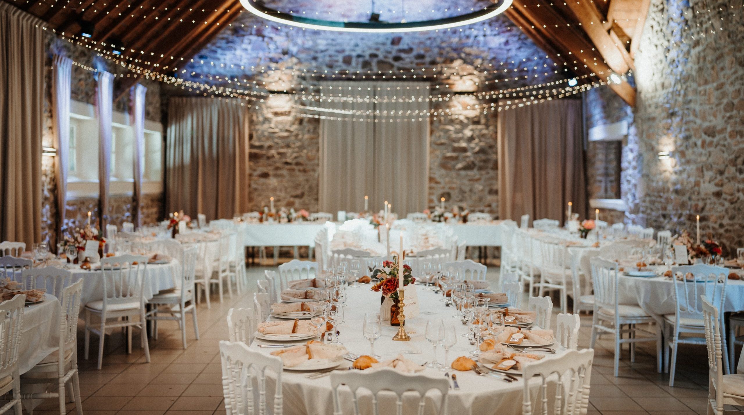 Scénographe de mariage vs wedding planner : quelles différences ?